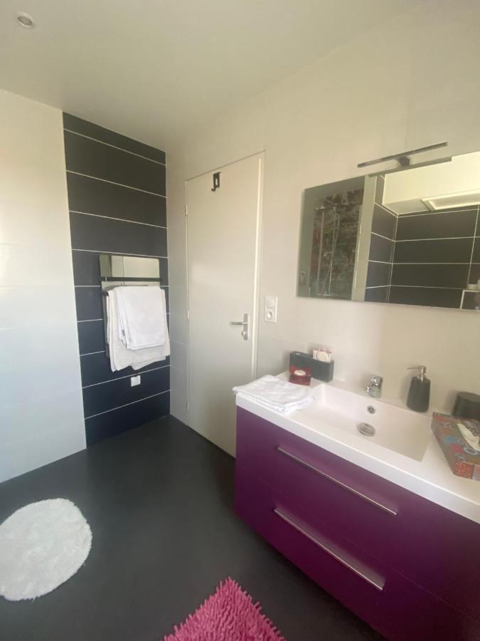 Chambre Avec Salle De Bain Privee Dans Maison Bourges Exterior photo